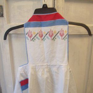 Vintage full apron hand embroidered flowers